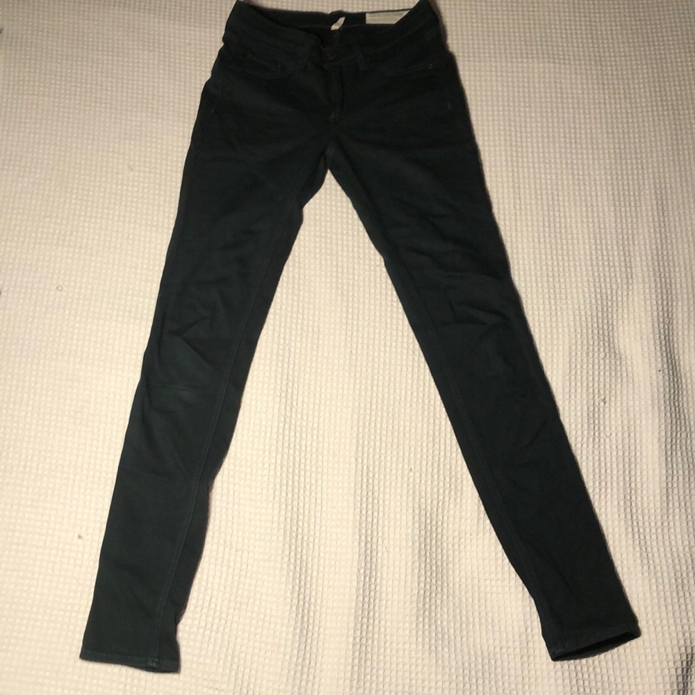 Deep emerald green super stretch leggings by Rag & Bone. Size 25